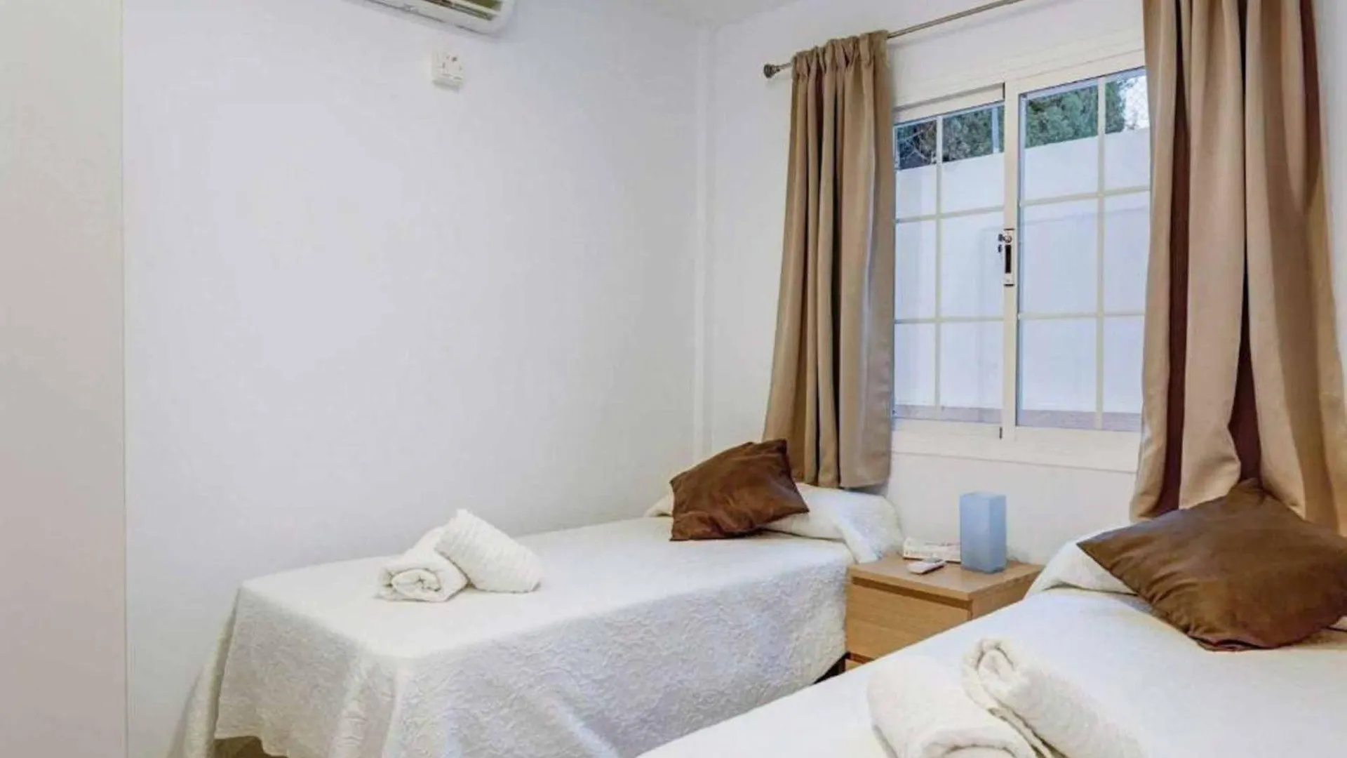 Villa Retama 네르하 0*,